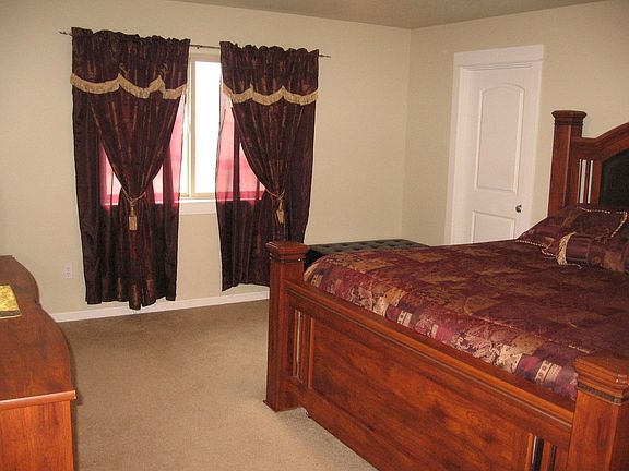 Huge Master w/ walk-in closet