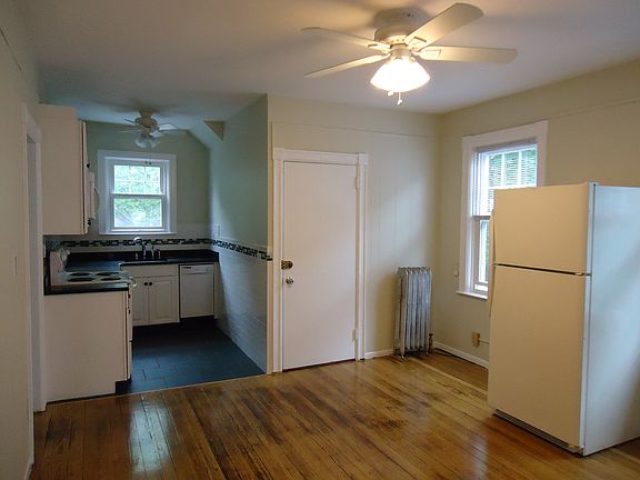 4th image of 158 Cypress St Floor 2