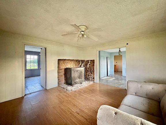 3rd image of 5190 Lagrange Rd