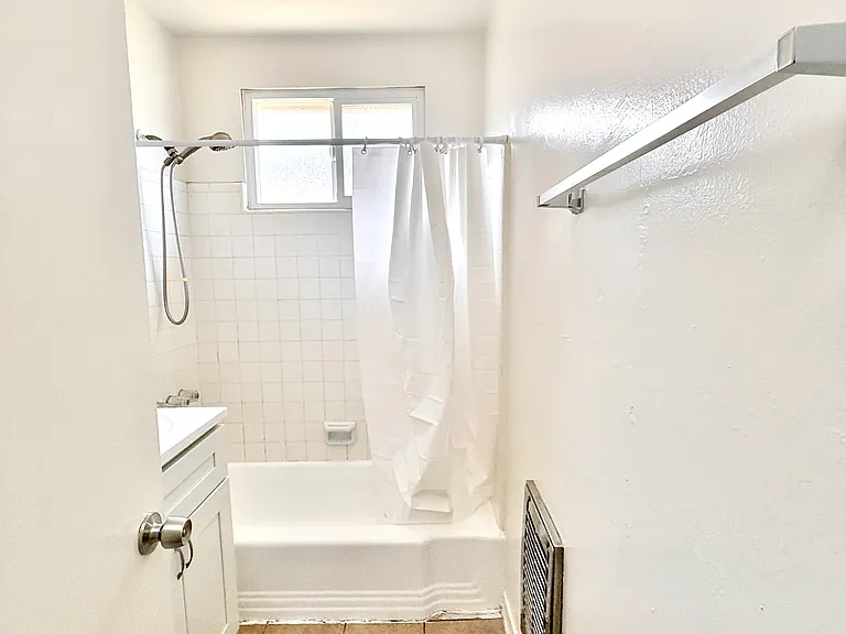 8750 Woodman Ave #21 — Photo 18