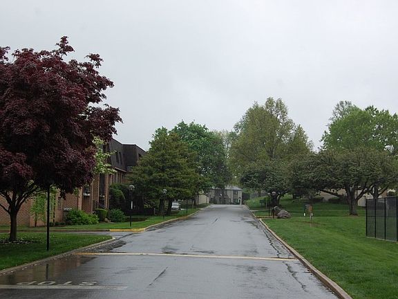 5th image of 306 Valley Dr