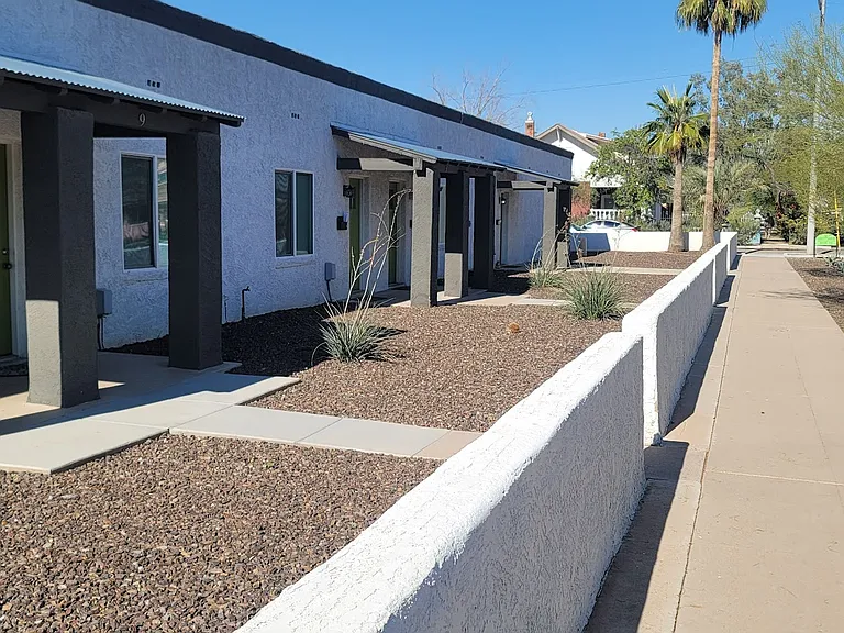 646 N 10th Ave — Photo 2