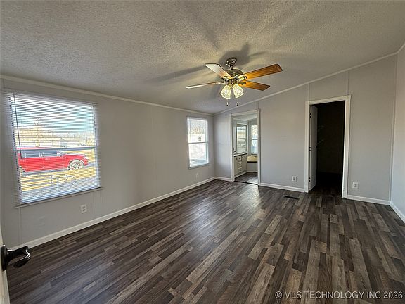 4th image of 607 Crabapple Ct