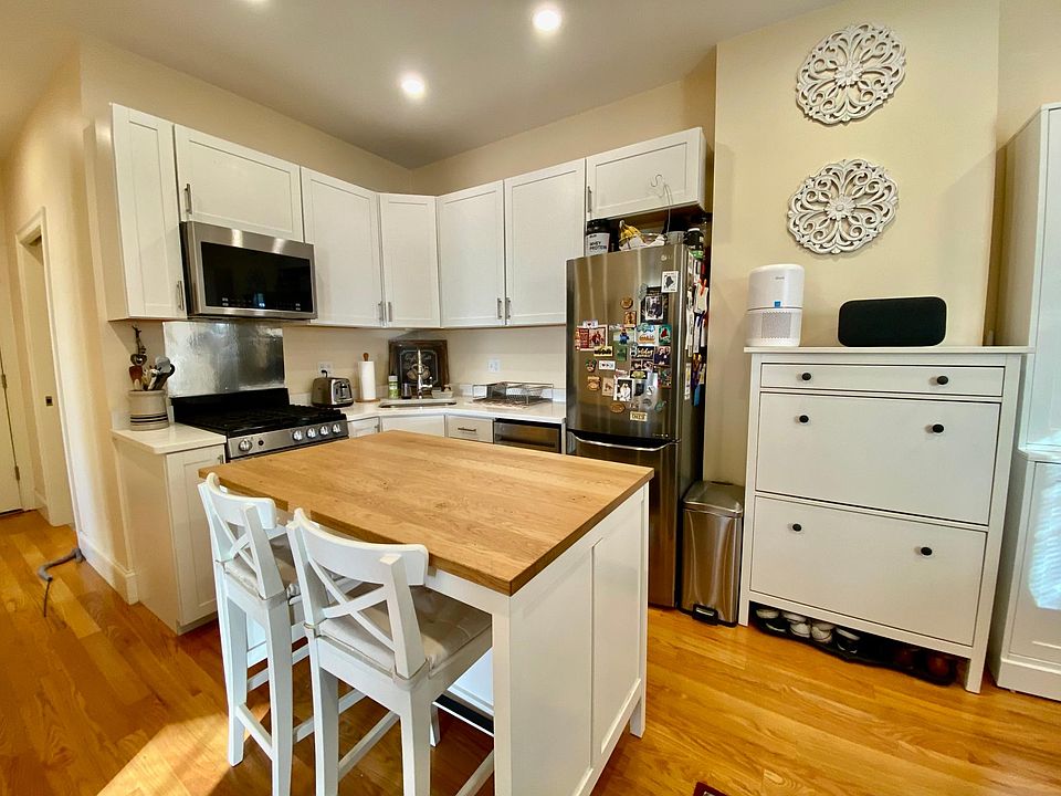 1st image of 3 Edwin St APT 4