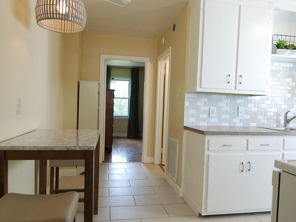 2nd image of 1307 Lancaster St #B