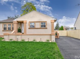 20 Becker Dr, Parlin, NJ 08859