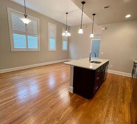 3rd image of 2525 College St APT 1210