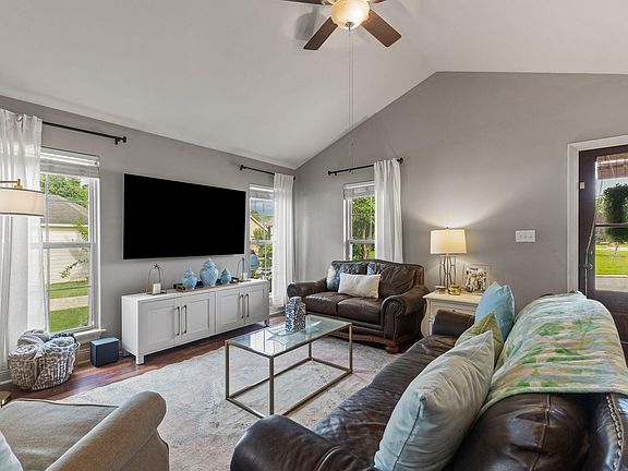 4th image of 21 Caitlynn Cir