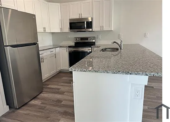 3 bed, 1200 sqft, $2,150 — Photo 4