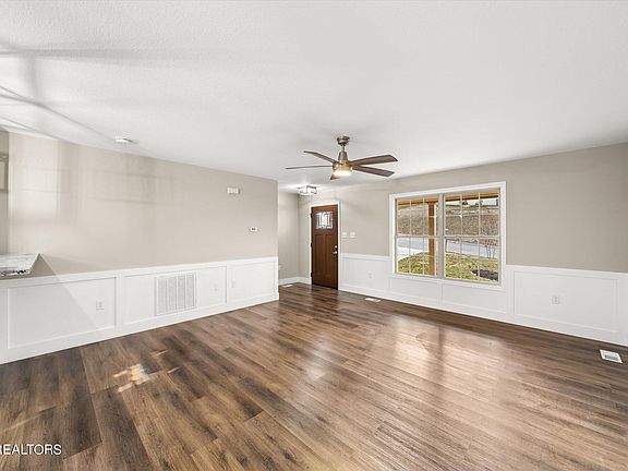 5th image of 3824 Highview Ln