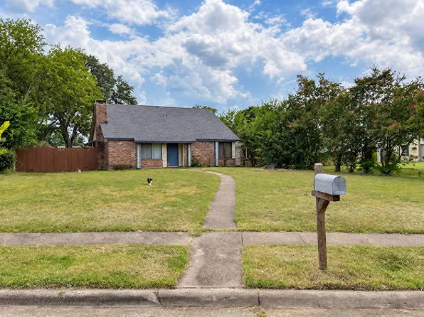 2926 Bonanza Ln, Garland, TX 75042