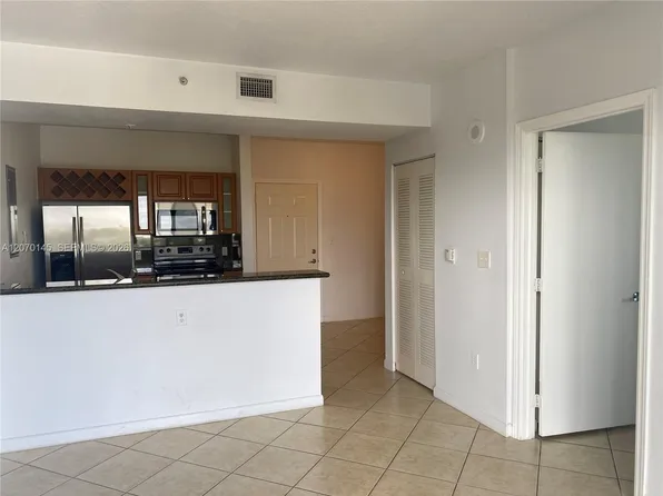1 Glen Royal Pkwy, Miami, FL