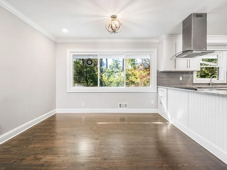 2604 Sunny Ln SE — Photo 9