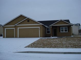 2350 Crab Apple Cres, West Richland, WA 99353