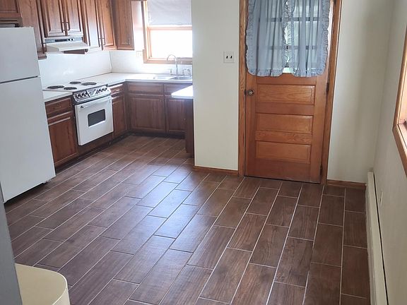 2nd image of 130 Penn St