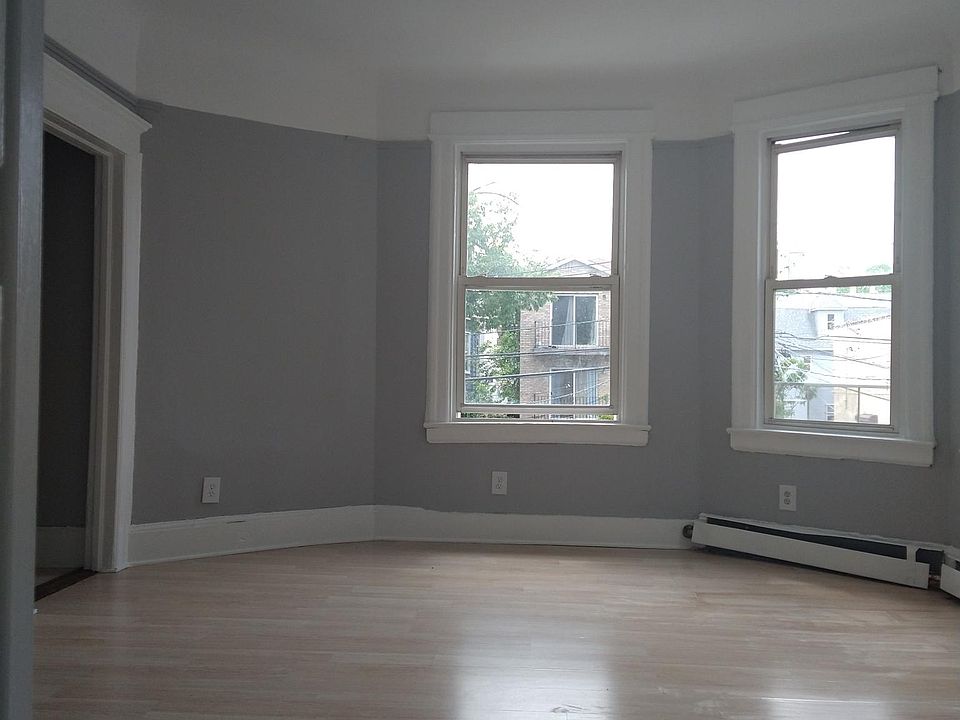 1st image of 17 Cedar Ave #3