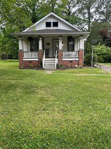 1407 Hawthorne Dr Photo 1