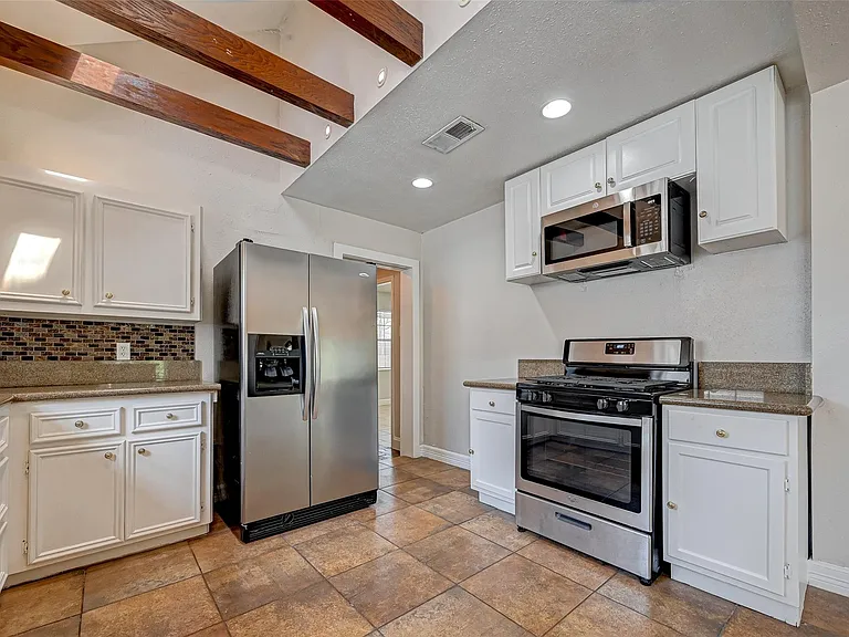 817 Eleanor St — Photo 17