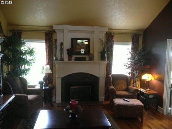 4th image of 628 NE Estate Dr
