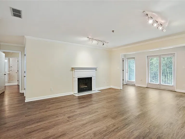 3203 Lenox Rd NE #6 — Photo 4