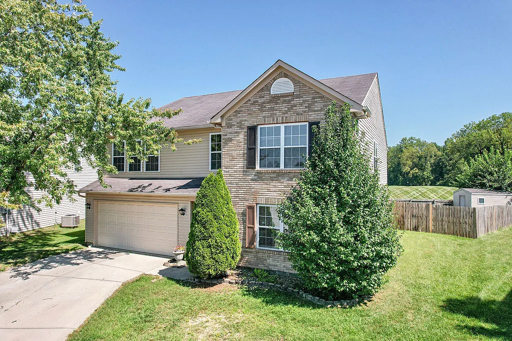 541 Helm Dr photo 1