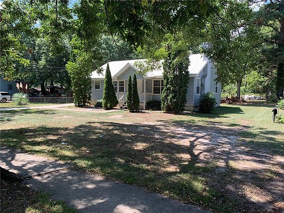 2nd image of 4695 Hendrix Dr