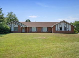 8623 Fernwood Dr, Columbia, IL 62236