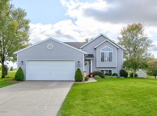 2130 Jaclyn Dr, Hudsonville, MI 49426