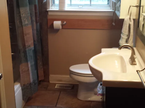 7709 E Village Ln, Hixson, TN 37343