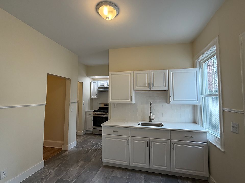 1st image of 165 Chestnut Ave Floor 1