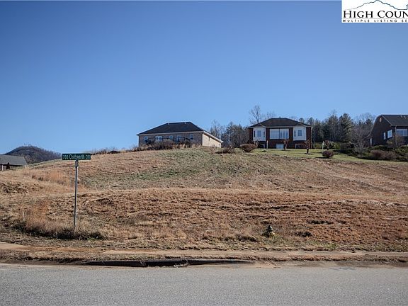 4th image of 743 SE Chatsworth Street