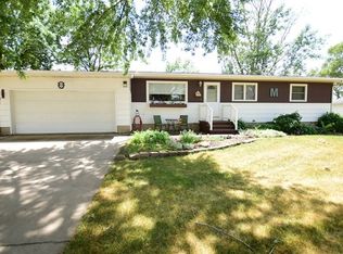 17206 191st St, Manchester, IA 52057
