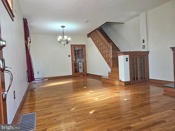 5th image of 424 Fanshawe St