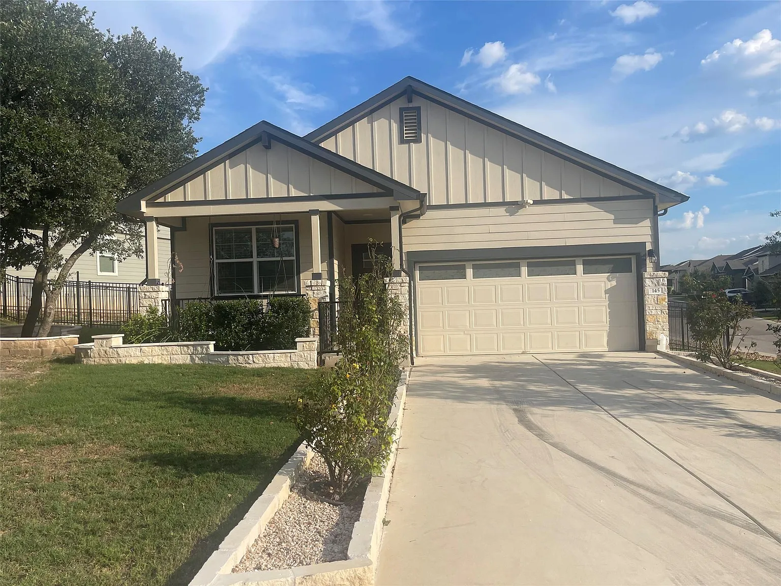 4 bed, 2.0 bath, 1853 sqft, $2,350 — Photo 1