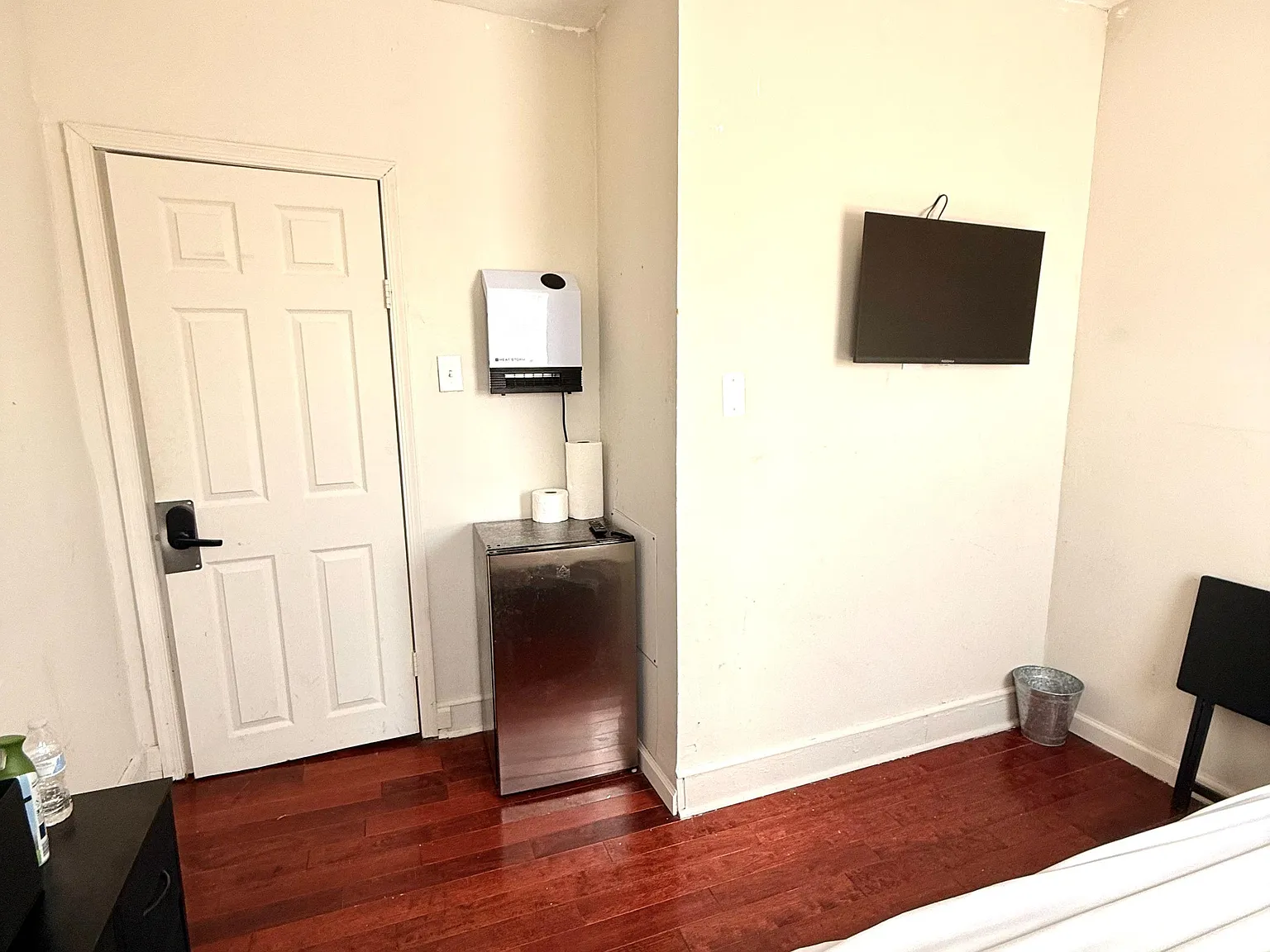 4 bed, 2.0 bath, 2000 sqft, $836 — Photo 1