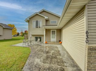 630 Morrison Ave S, Annandale, MN 55302