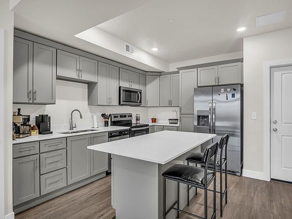 2nd image of 2101 N Main St Unit 409