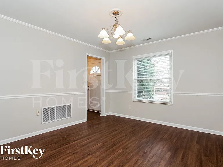 9512 Robert Burns Ct — Photo 3