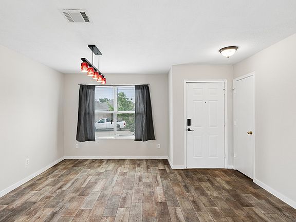 4th image of 144 Jefferson Dr
