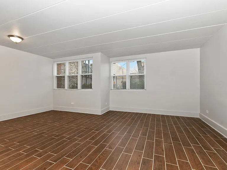 6603 S Rhodes Ave — Photo 2