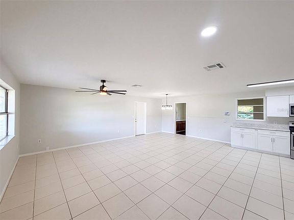 3rd image of 425 W DAUGHTERY ROAD