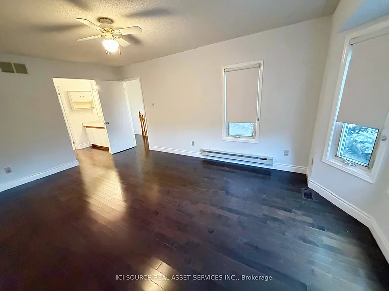 7176 Harding Cres — Photo 10