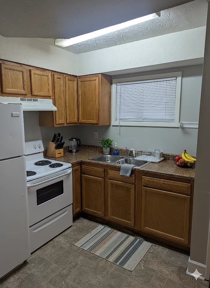 1844 Augusta Dr — Photo 2