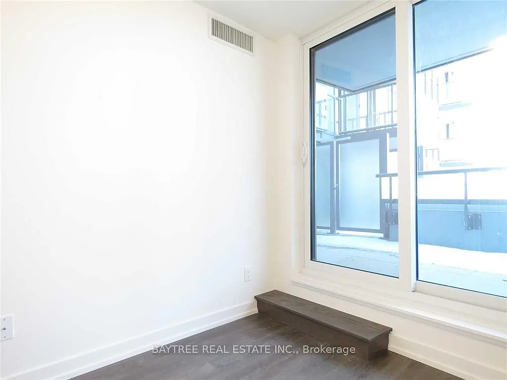 Building Photo - 125 Redpath Ave #317