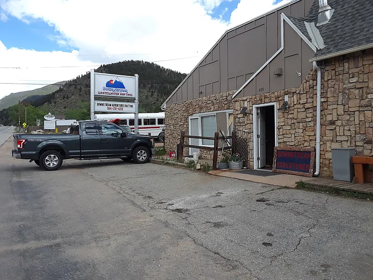 409 E Park Ave — Photo 1