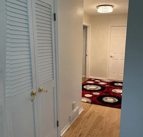 53 Woodleaf — Photo 1