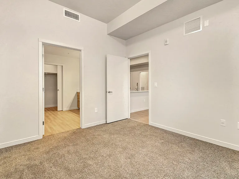 Parkway Apartments — Photo 46