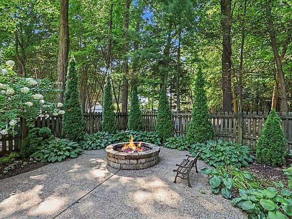 3rd image of 3267 Brynmawr Dr