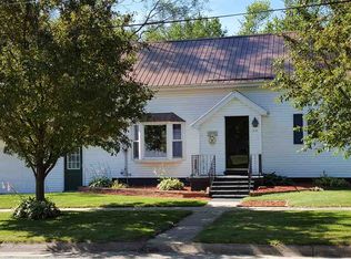 318 E Elm St, Strawberry Point, IA 52076