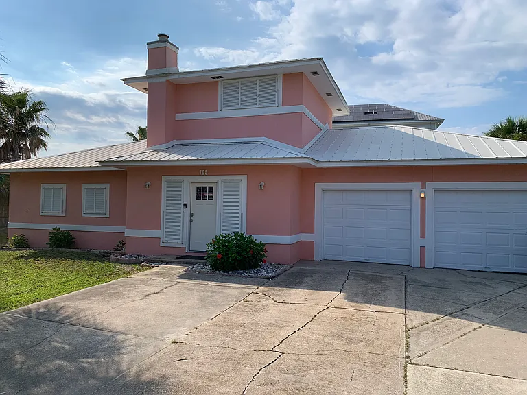 705 Via De Luna Dr — Photo 2